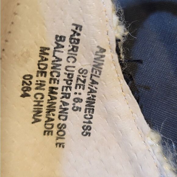 BRAND NEW BETSY JOHNSON LOW BLOCK-HEEL SANDAL - Picture 12 of 14